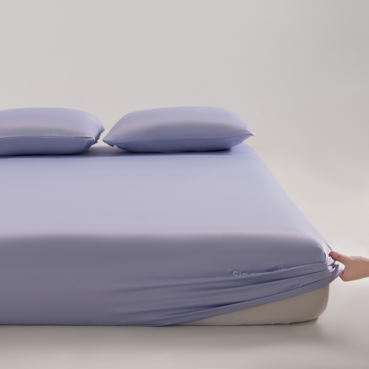 91家纺网 家纺一手货源 找家纺 （总）花伞家居 2026新款高级感简约烫画水洗真丝单床笠床笠单件