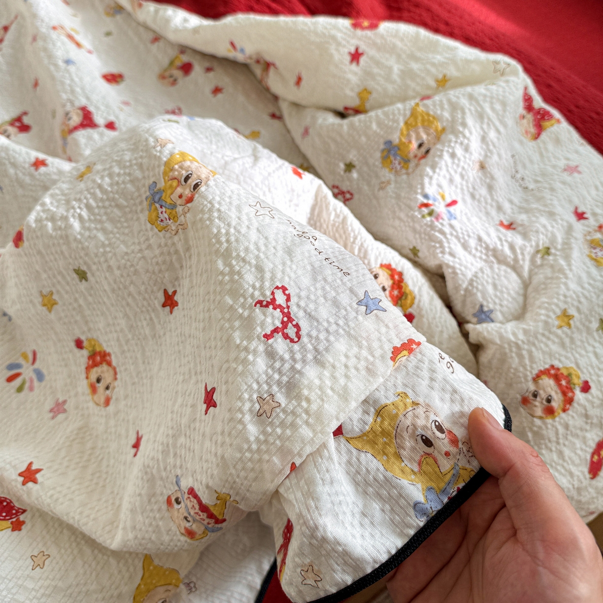 91家纺网 家纺一手货源 找家纺 水墨江南 2026新款泡芙纱花边夏被四件套 蛋糕星仔