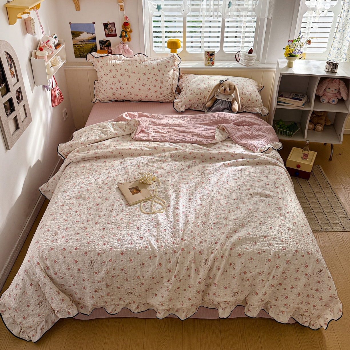 91家纺网 家纺一手货源 找家纺 水墨江南 2026新款泡芙纱花边夏被四件套 粉色小兔