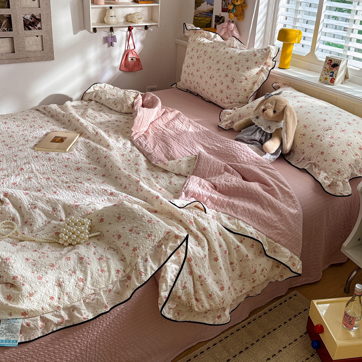 91家纺网 家纺一手货源 找家纺 水墨江南 2026新款泡芙纱花边夏被四件套 粉色小兔