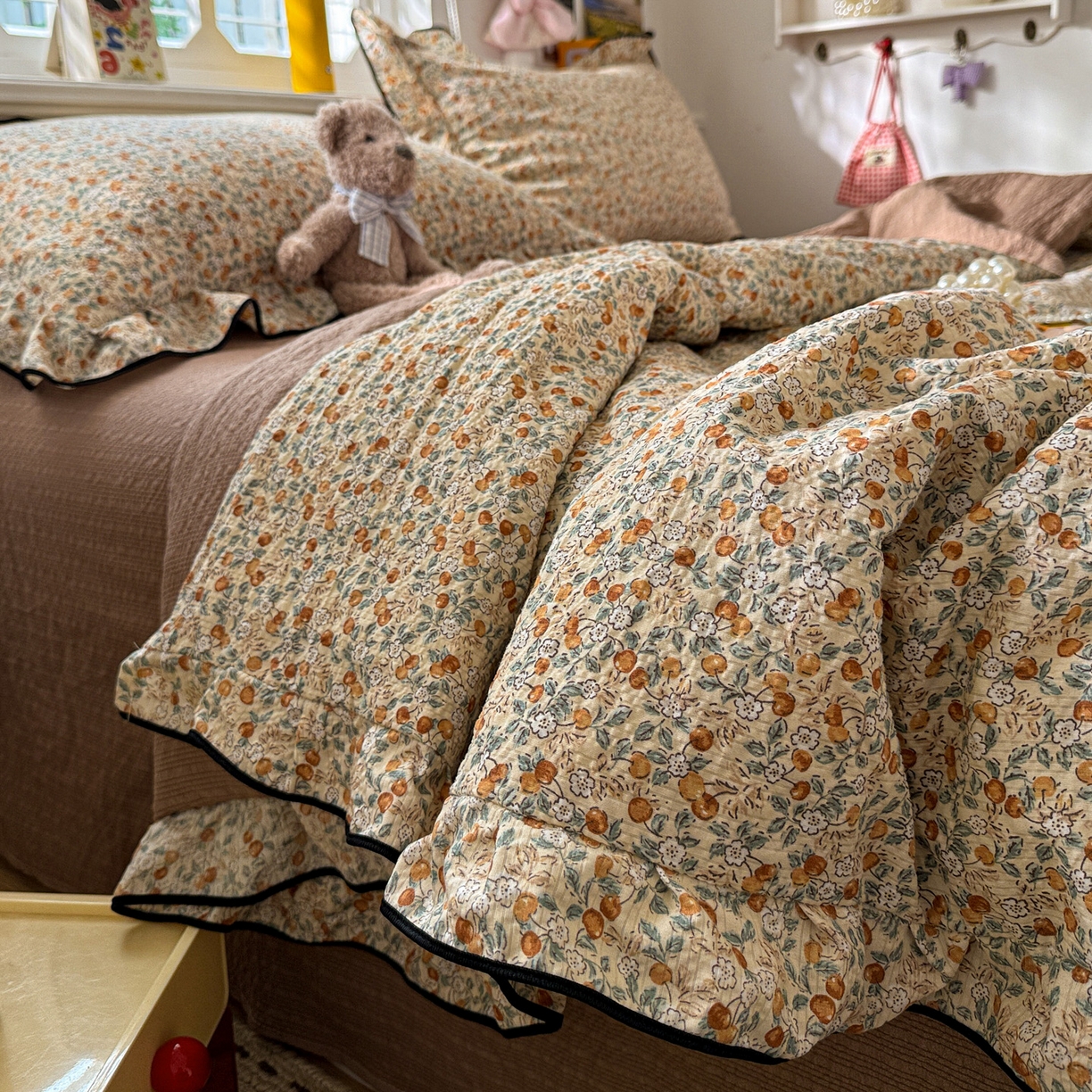 91家纺网 家纺一手货源 找家纺 水墨江南 2026新款泡芙纱花边夏被四件套 红果果