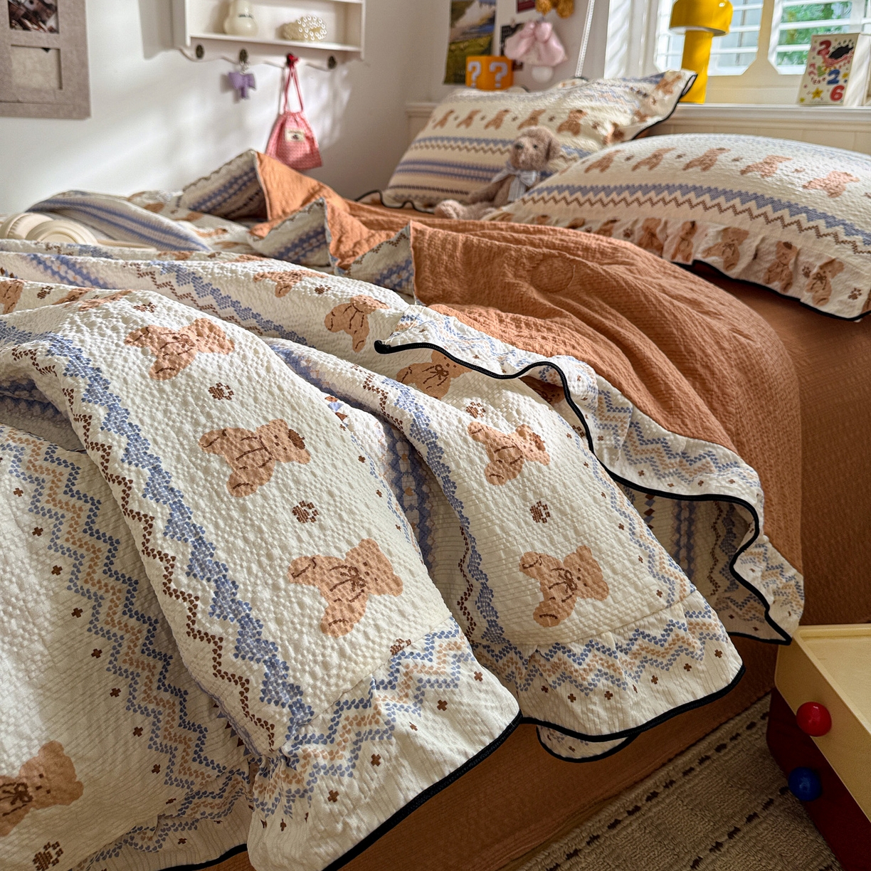 91家纺网 家纺一手货源 找家纺 水墨江南 2026新款泡芙纱花边夏被四件套 可爱熊