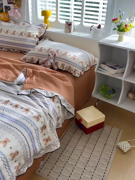 91家纺网 家纺一手货源 找家纺 水墨江南 2026新款泡芙纱花边夏被四件套 可爱熊