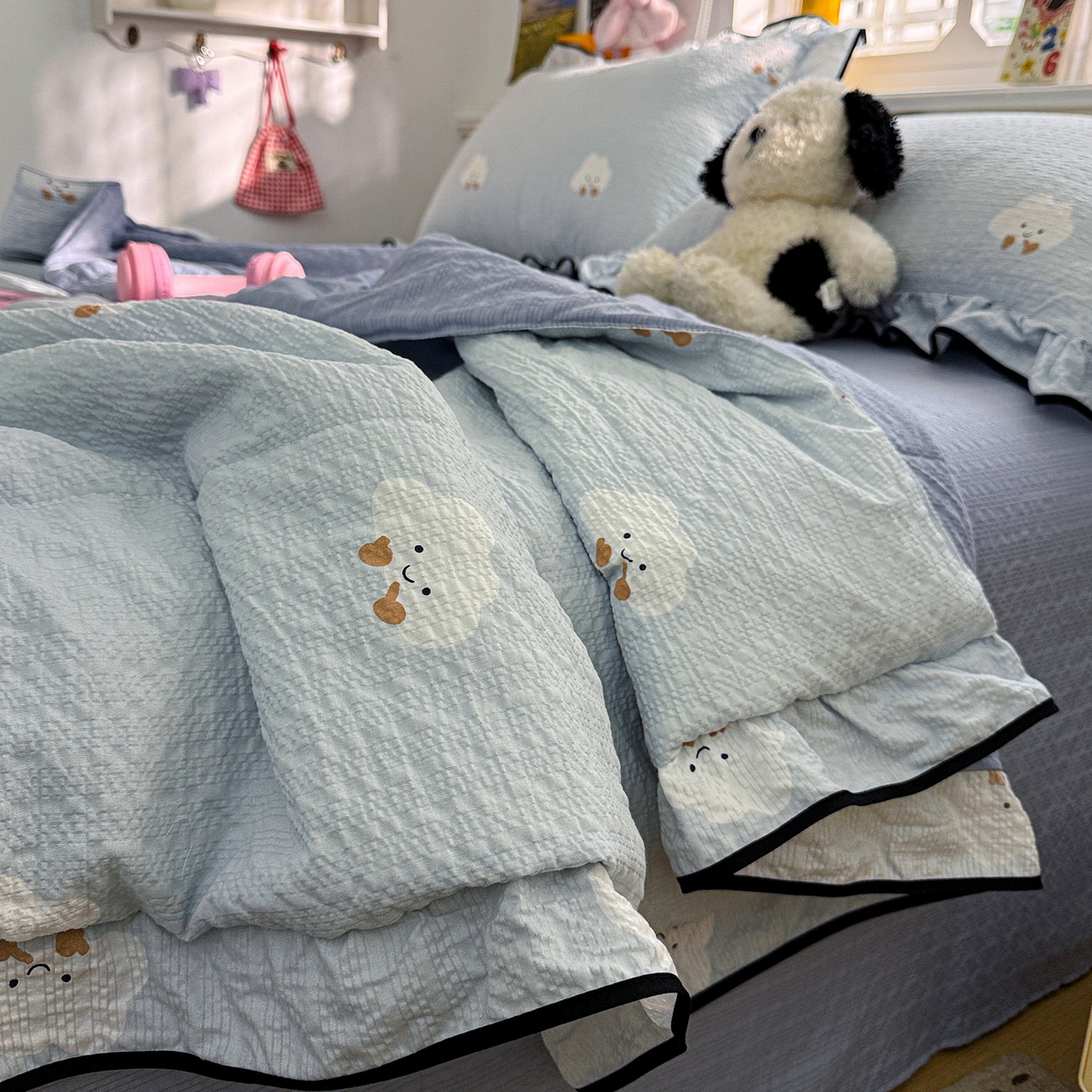 91家纺网 家纺一手货源 找家纺 水墨江南 2026新款泡芙纱花边夏被四件套 快乐云朵