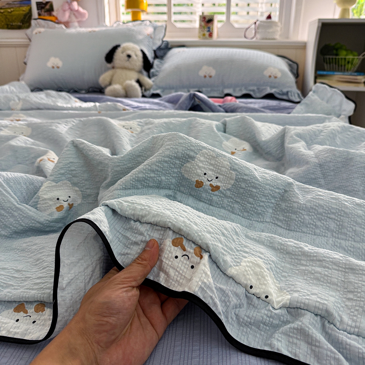 91家纺网 家纺一手货源 找家纺 水墨江南 2026新款泡芙纱花边夏被四件套 快乐云朵