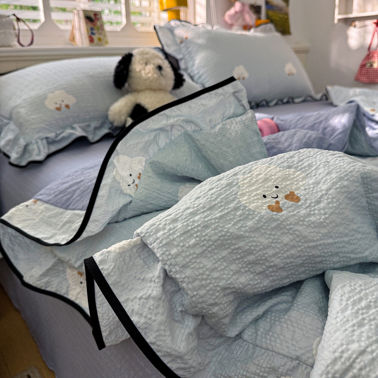 91家纺网 家纺一手货源 找家纺 水墨江南 2026新款泡芙纱花边夏被四件套 快乐云朵