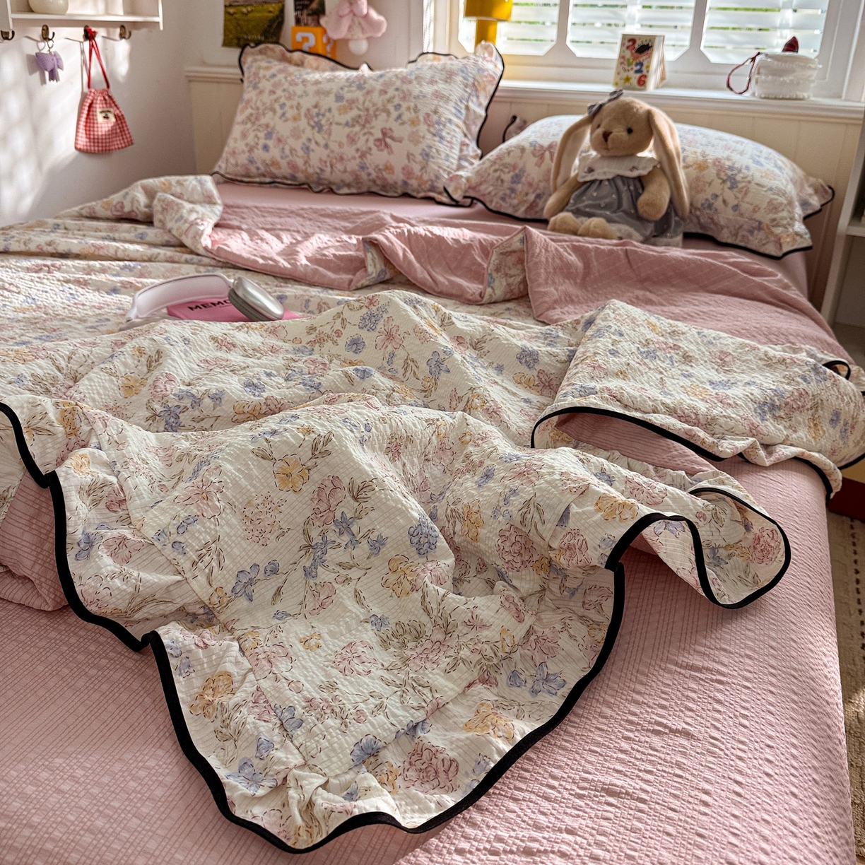 91家纺网 家纺一手货源 找家纺 水墨江南 2026新款泡芙纱花边夏被四件套 浪漫粉黛