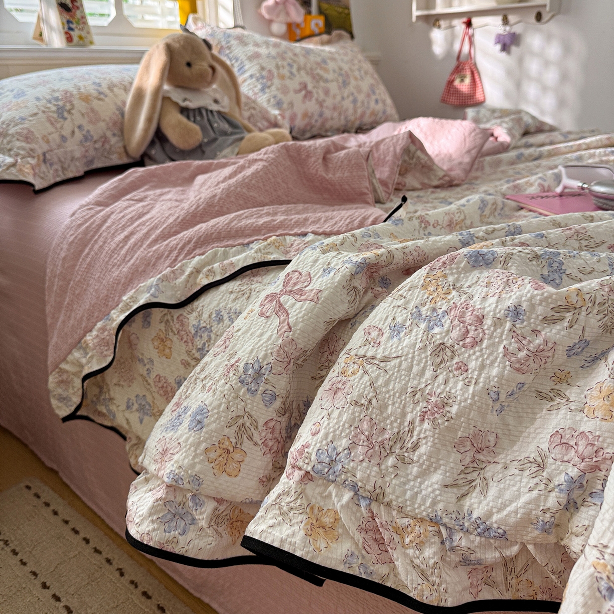 91家纺网 家纺一手货源 找家纺 水墨江南 2026新款泡芙纱花边夏被四件套 浪漫粉黛