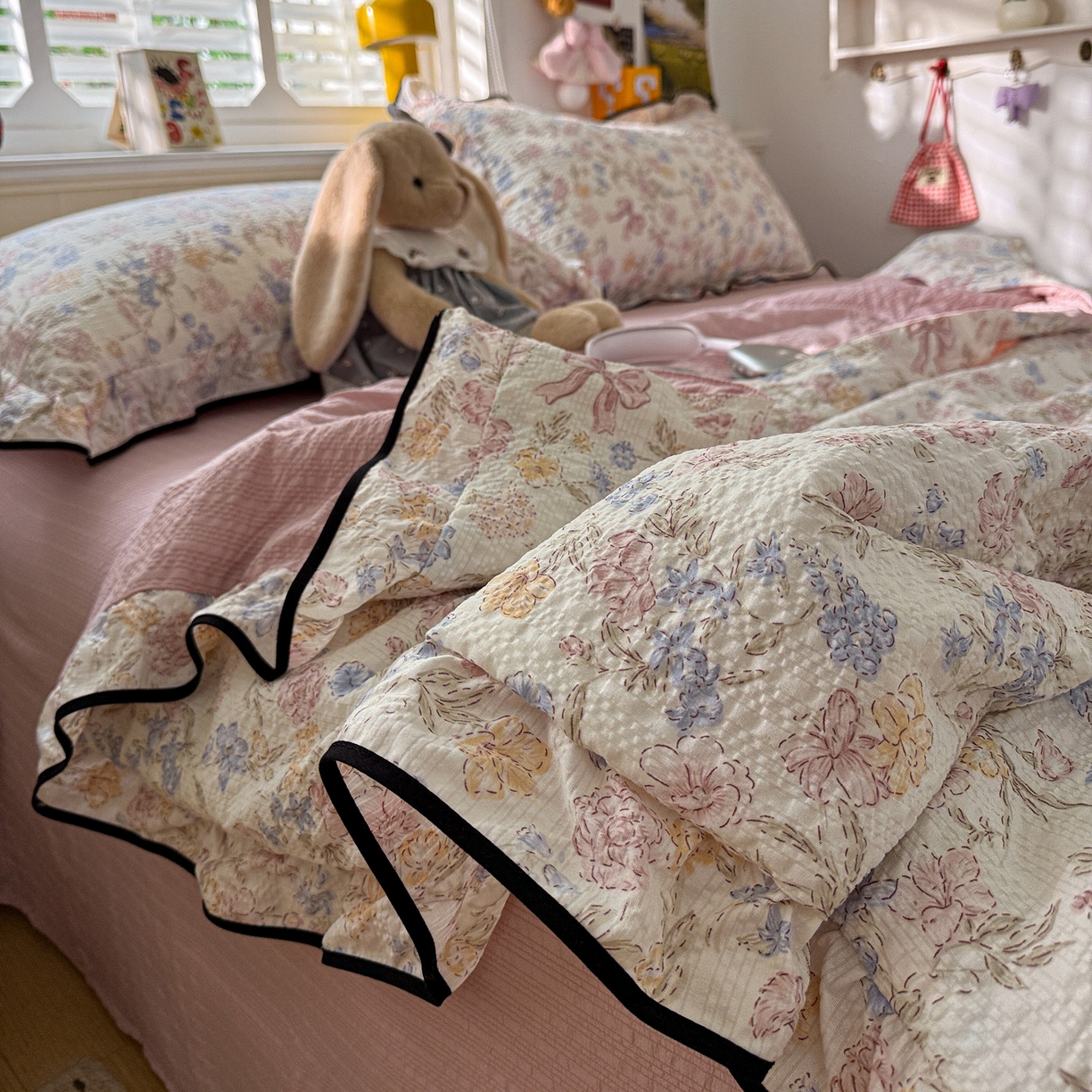 91家纺网 家纺一手货源 找家纺 水墨江南 2026新款泡芙纱花边夏被四件套 浪漫粉黛