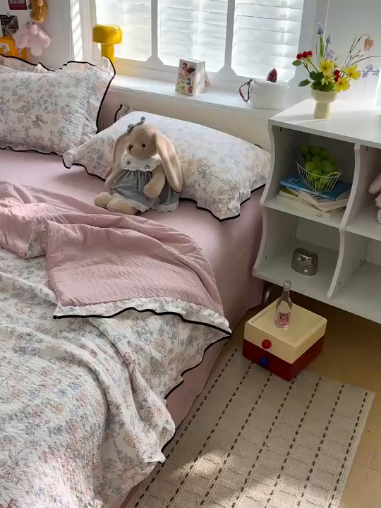 91家纺网 家纺一手货源 找家纺 水墨江南 2026新款泡芙纱花边夏被四件套 浪漫粉黛