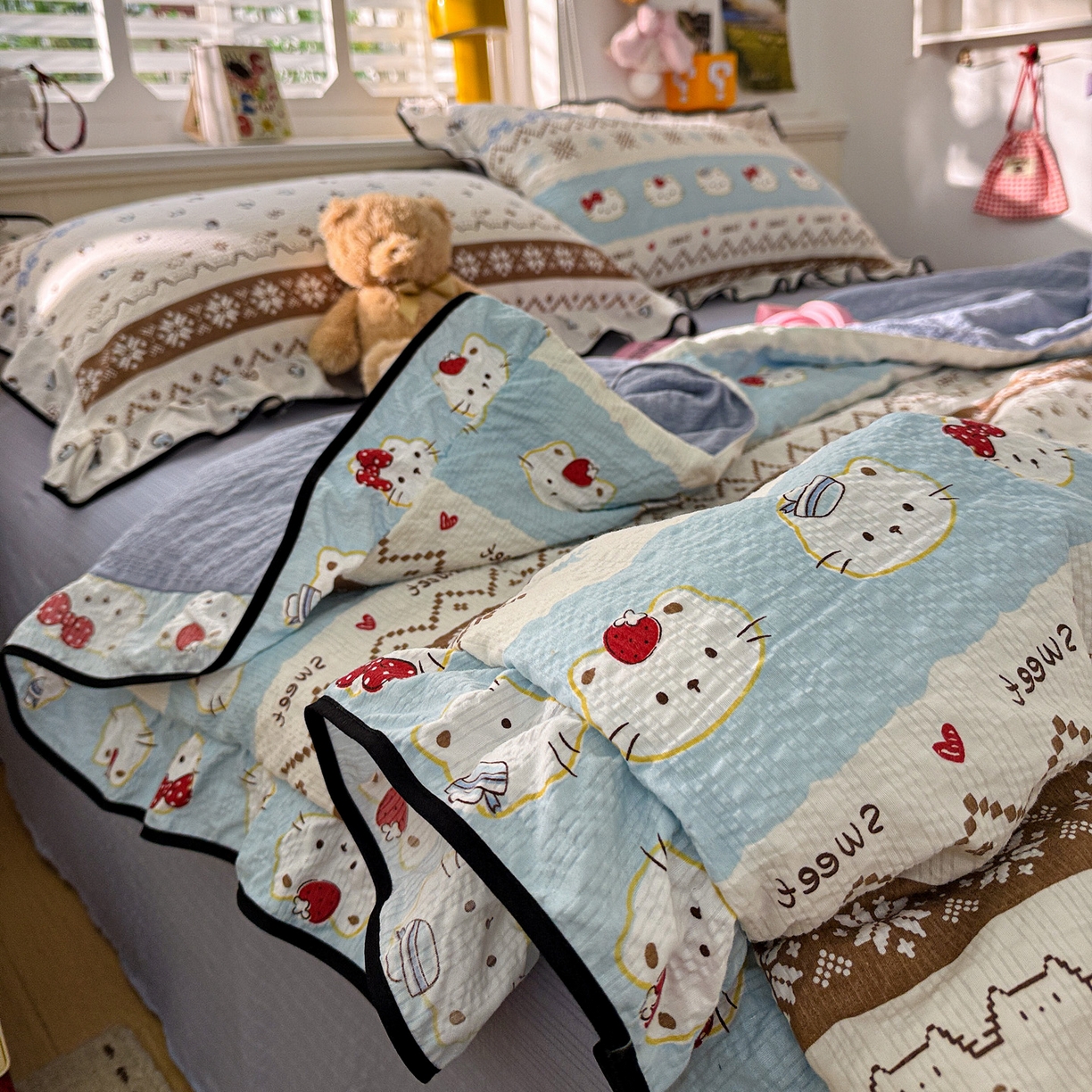 91家纺网 家纺一手货源 找家纺 水墨江南 2026新款泡芙纱花边夏被四件套 猫猫聚会