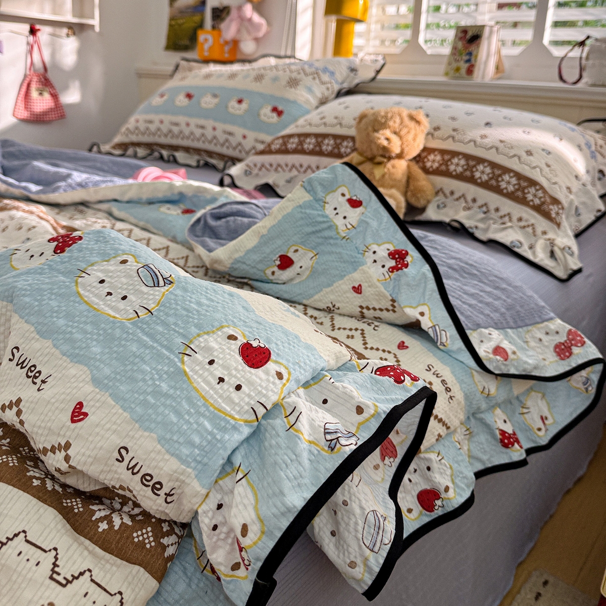 91家纺网 家纺一手货源 找家纺 水墨江南 2026新款泡芙纱花边夏被四件套 猫猫聚会