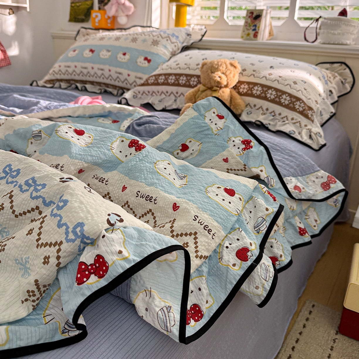 91家纺网 家纺一手货源 找家纺 水墨江南 2026新款泡芙纱花边夏被四件套 猫猫聚会