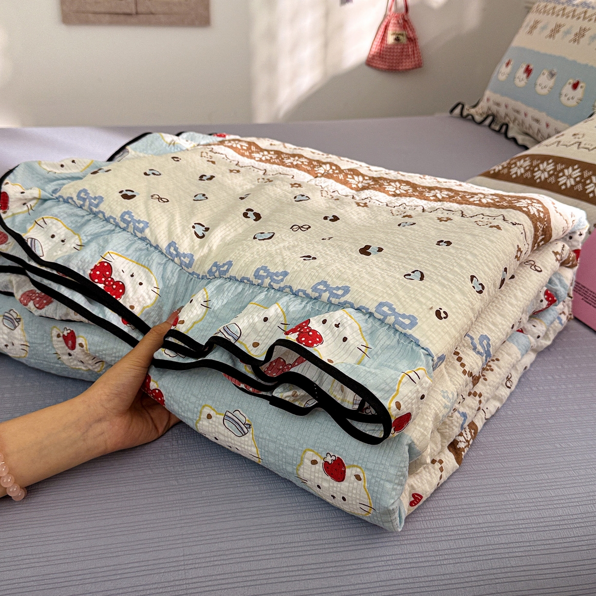 水墨江南 2026新款泡芙纱花边夏被四件套 猫猫聚会