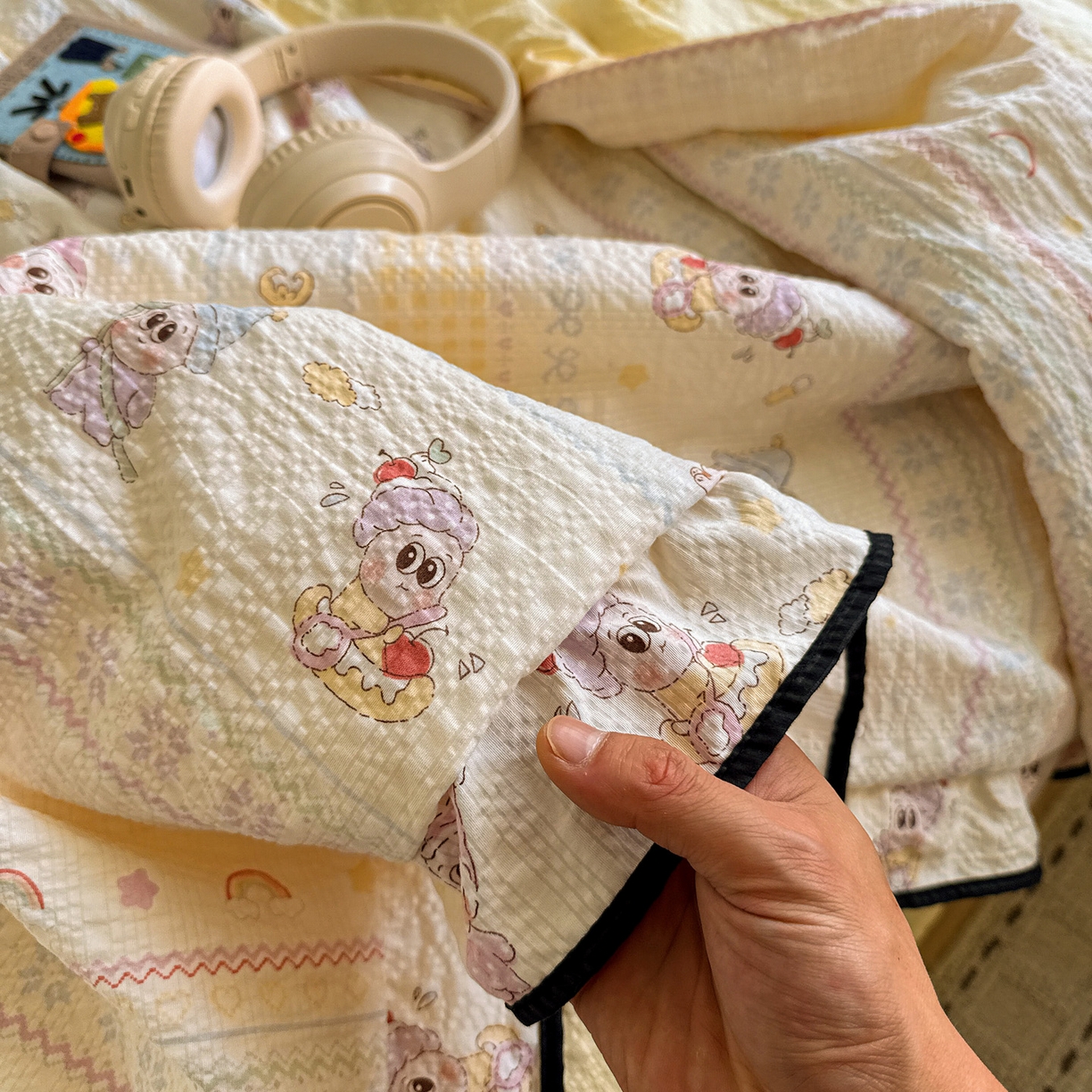 91家纺网 家纺一手货源 找家纺 水墨江南 2026新款泡芙纱花边夏被四件套 奶酪星仔