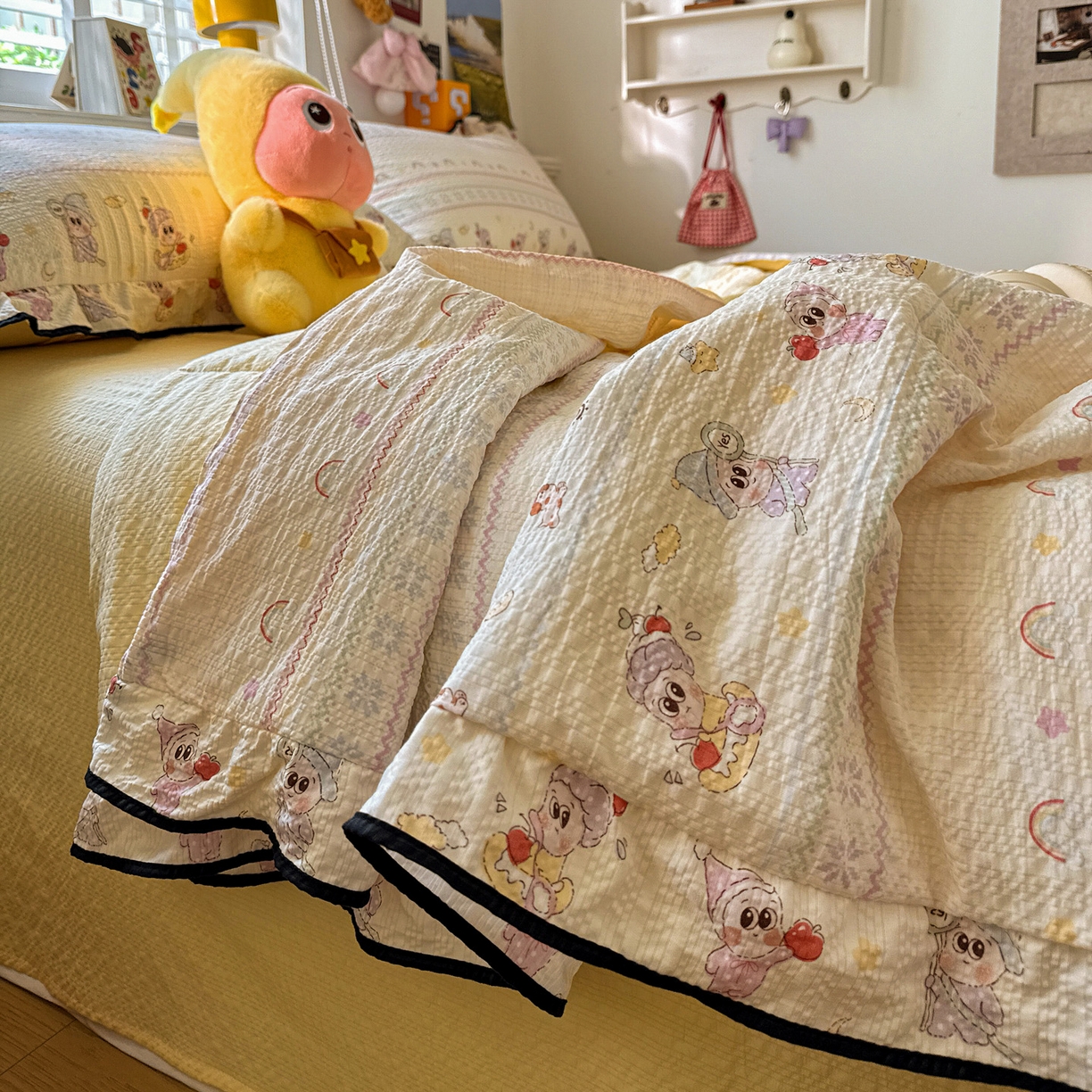 91家纺网 家纺一手货源 找家纺 水墨江南 2026新款泡芙纱花边夏被四件套 奶酪星仔