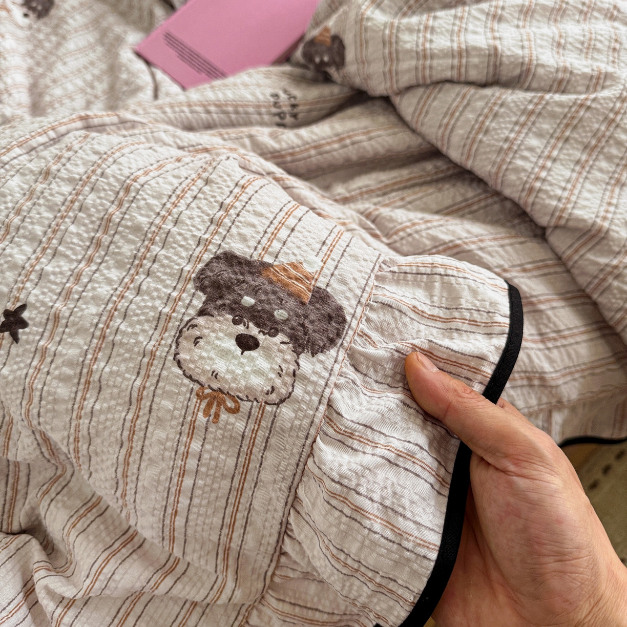 91家纺网 家纺一手货源 找家纺 水墨江南 2026新款泡芙纱花边夏被四件套 幸运小狗