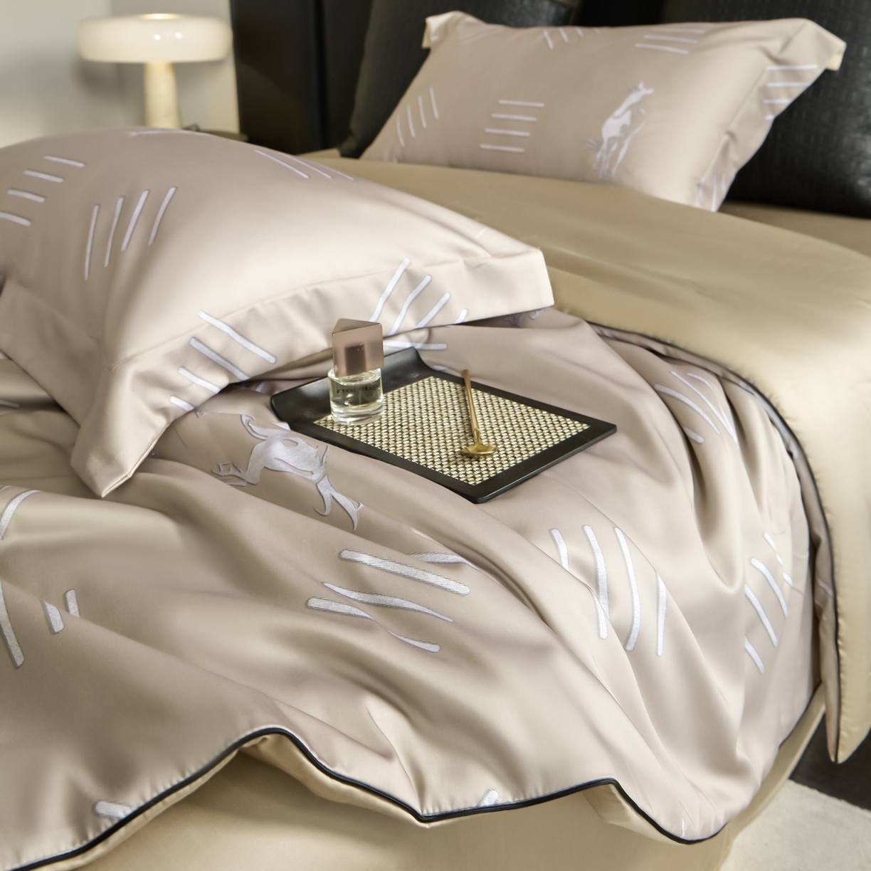 91家纺网 家纺一手货源 找家纺 新方向 2026新款数码印花A类20%蚕丝天丝棉夏被夏凉被空调被四件套-戎马一生 戎马一生-香槟