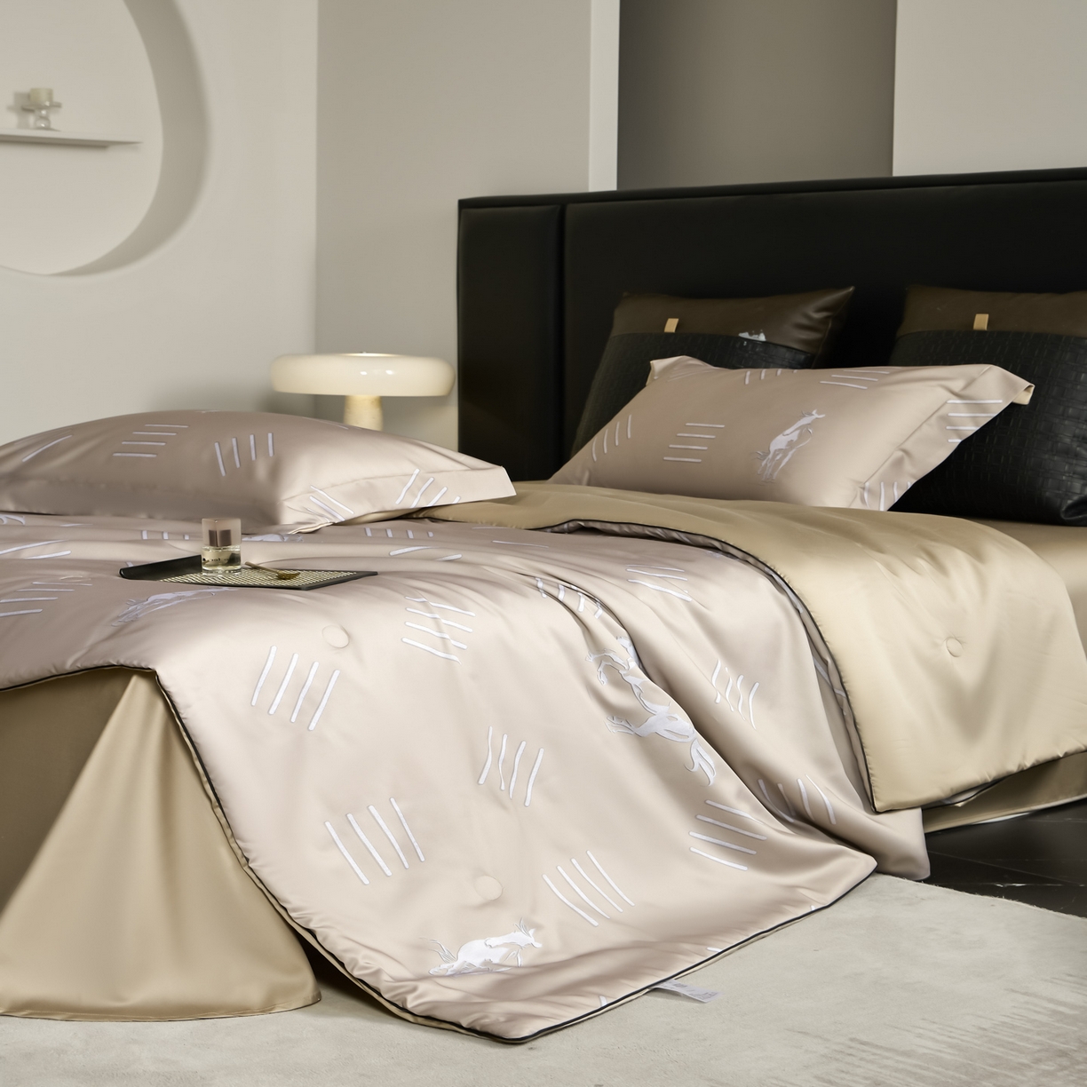 91家纺网 家纺一手货源 找家纺 新方向 2026新款数码印花A类20%蚕丝天丝棉夏被夏凉被空调被四件套-戎马一生 戎马一生-香槟