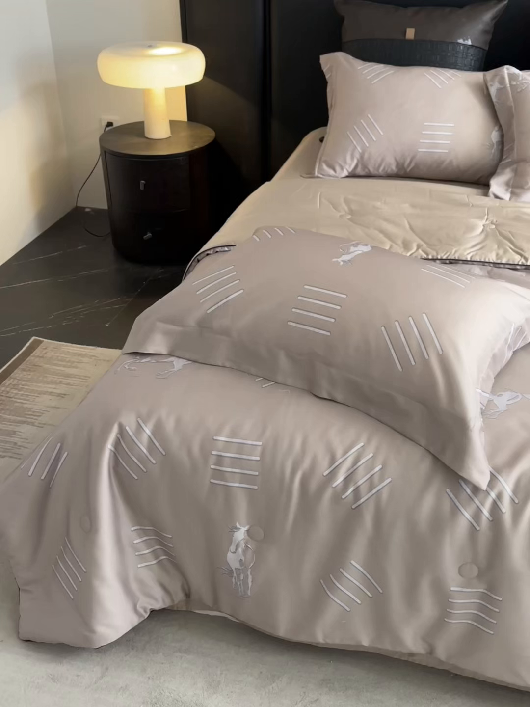91家纺网 家纺一手货源 找家纺 新方向 2026新款数码印花A类20%蚕丝天丝棉夏被夏凉被空调被四件套-戎马一生 戎马一生-香槟