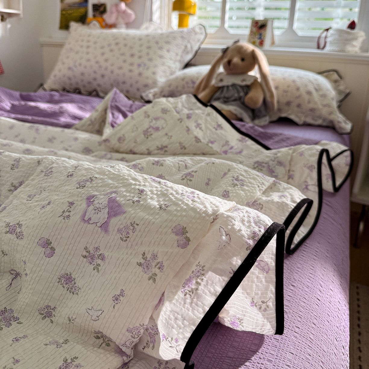 91家纺网 家纺一手货源 找家纺 水墨江南 2026新款泡芙纱花边夏被四件套 紫色小兔