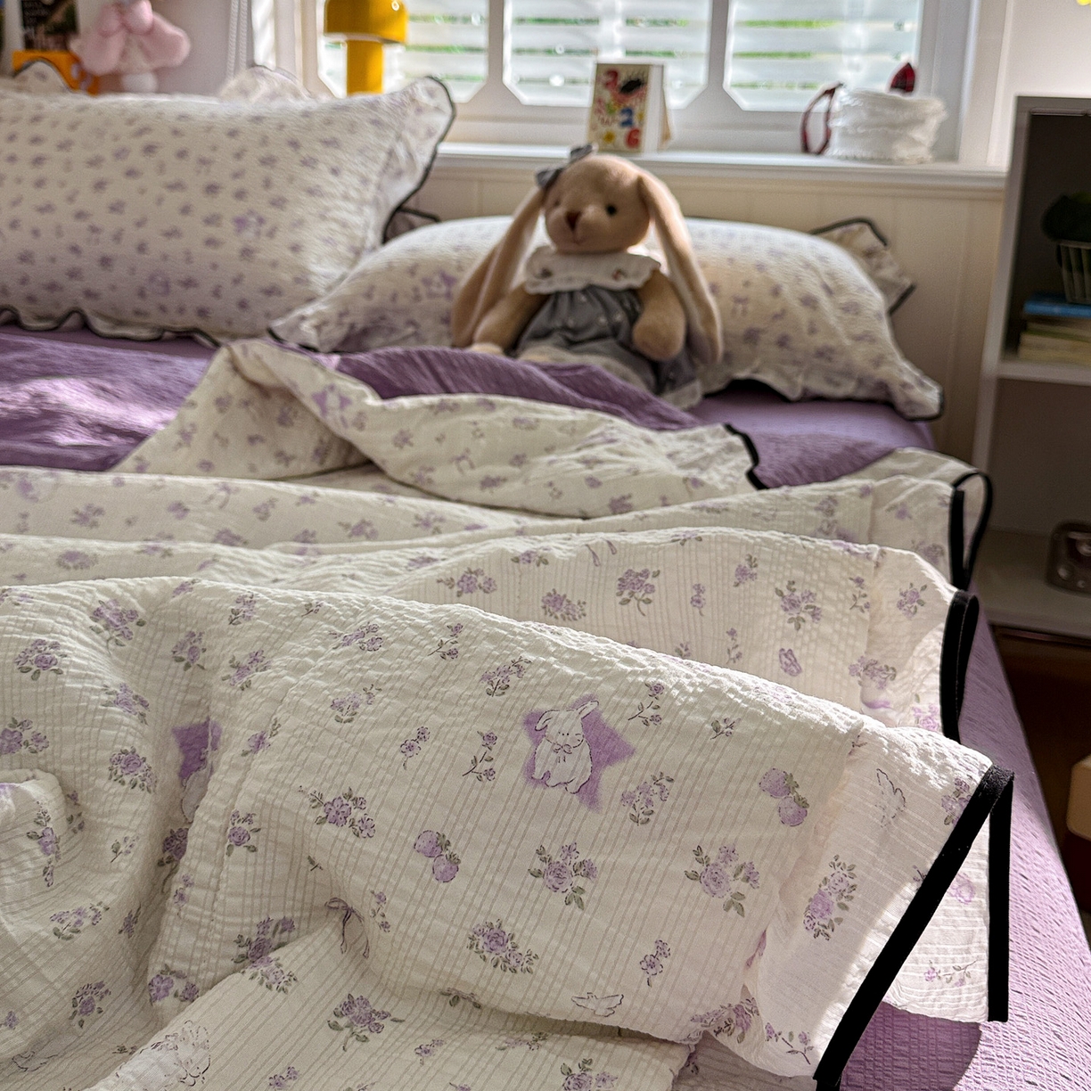 91家纺网 家纺一手货源 找家纺 水墨江南 2026新款泡芙纱花边夏被四件套 紫色小兔