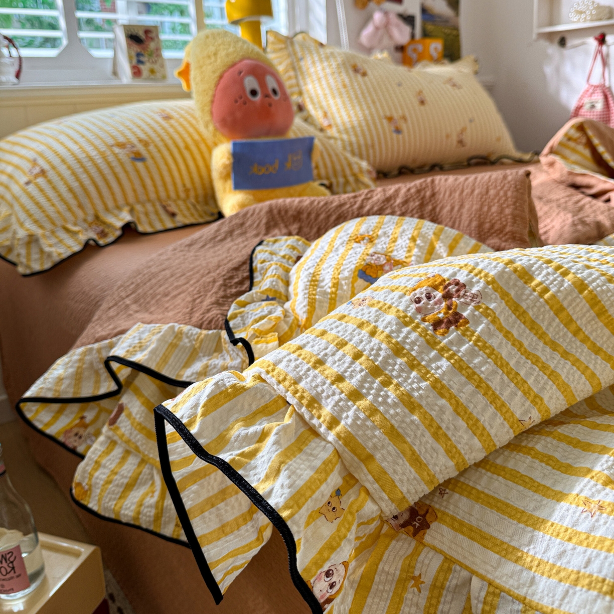 91家纺网 家纺一手货源 找家纺 水墨江南 2026新款泡芙纱花边夏被四件套 hello星仔