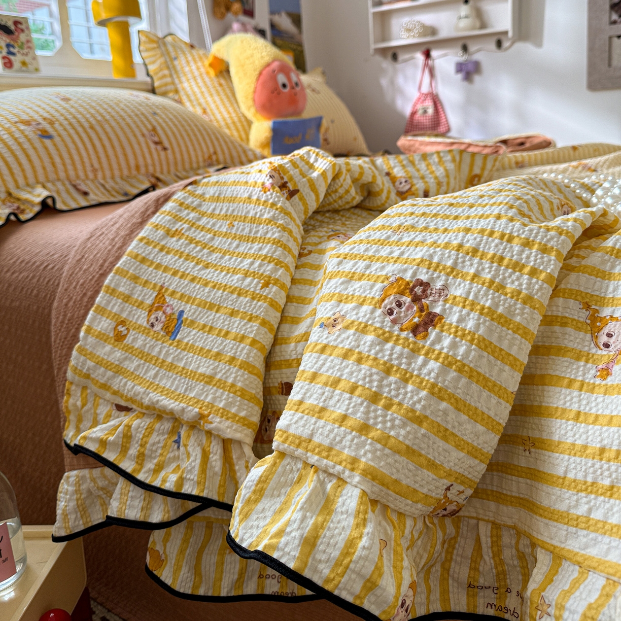 91家纺网 家纺一手货源 找家纺 水墨江南 2026新款泡芙纱花边夏被四件套 hello星仔