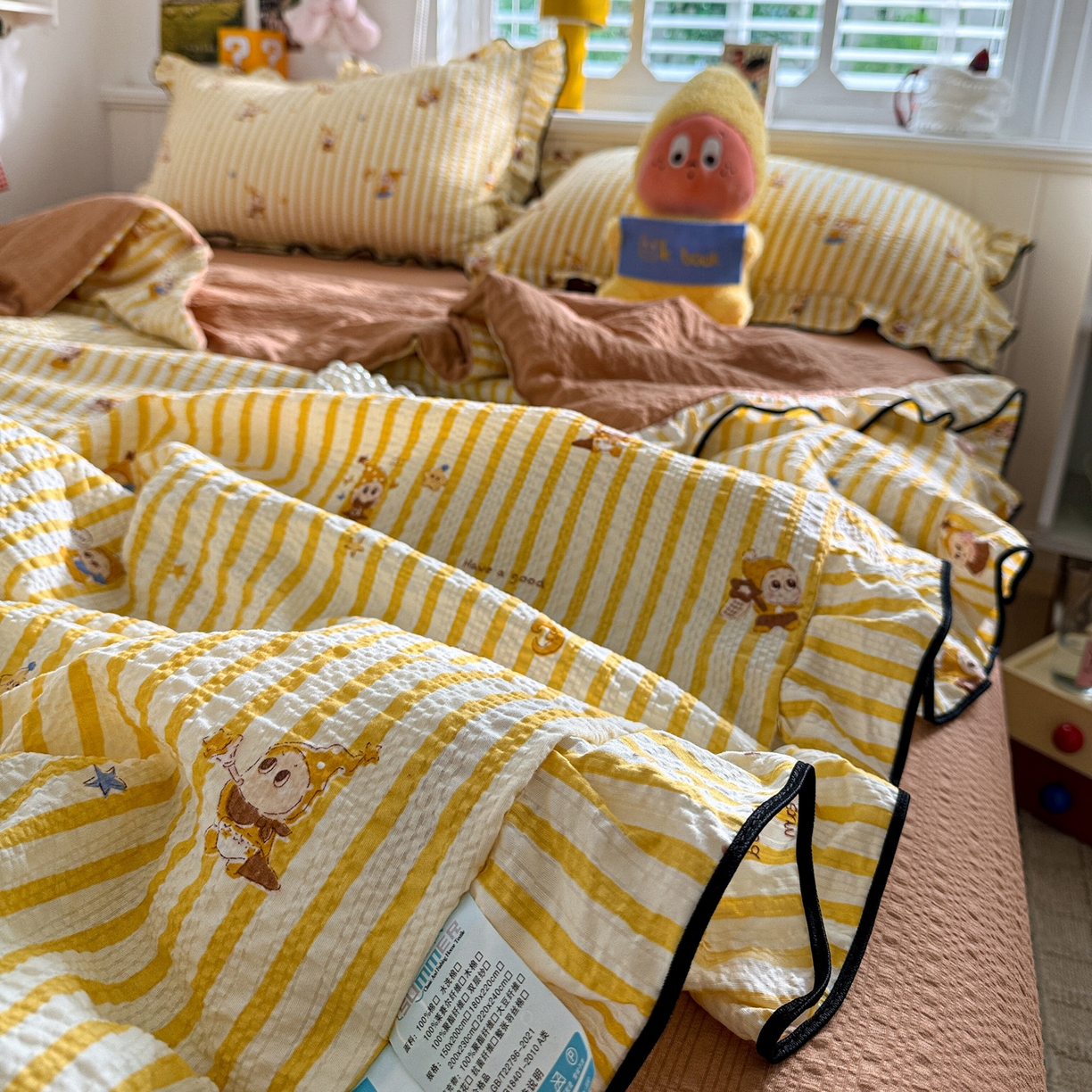 91家纺网 家纺一手货源 找家纺 水墨江南 2026新款泡芙纱花边夏被四件套 hello星仔