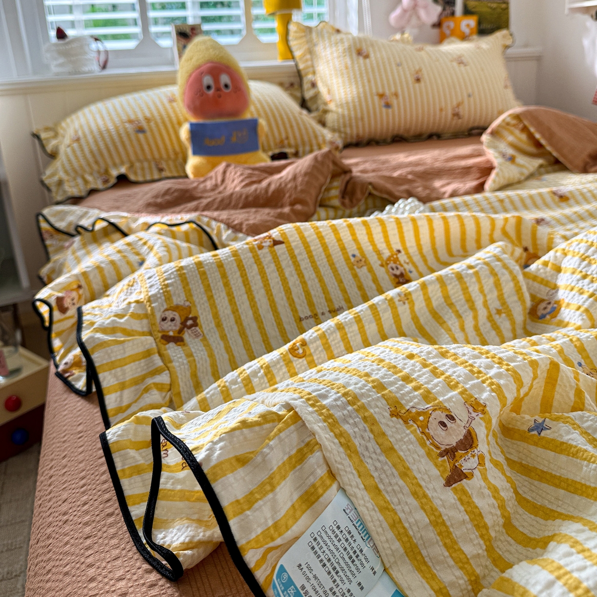 91家纺网 家纺一手货源 找家纺 水墨江南 2026新款泡芙纱花边夏被四件套 hello星仔