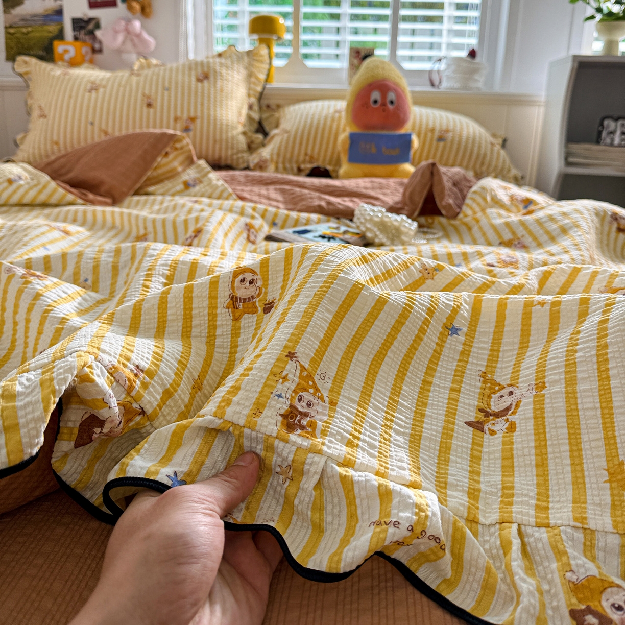 91家纺网 家纺一手货源 找家纺 水墨江南 2026新款泡芙纱花边夏被四件套 hello星仔