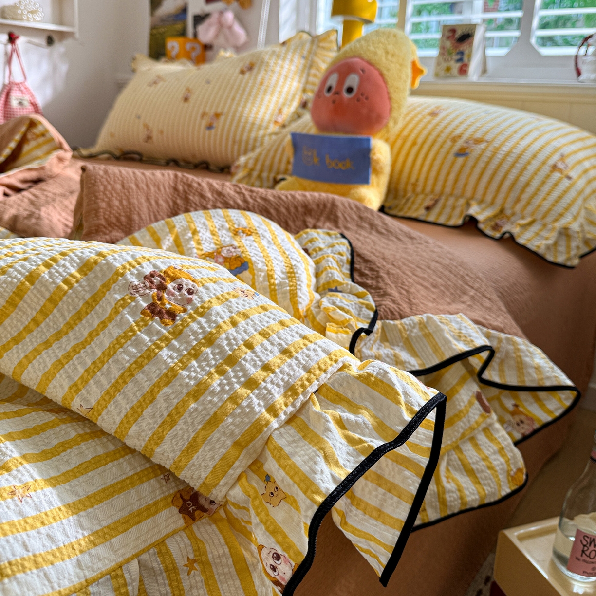 91家纺网 家纺一手货源 找家纺 水墨江南 2026新款泡芙纱花边夏被四件套 hello星仔