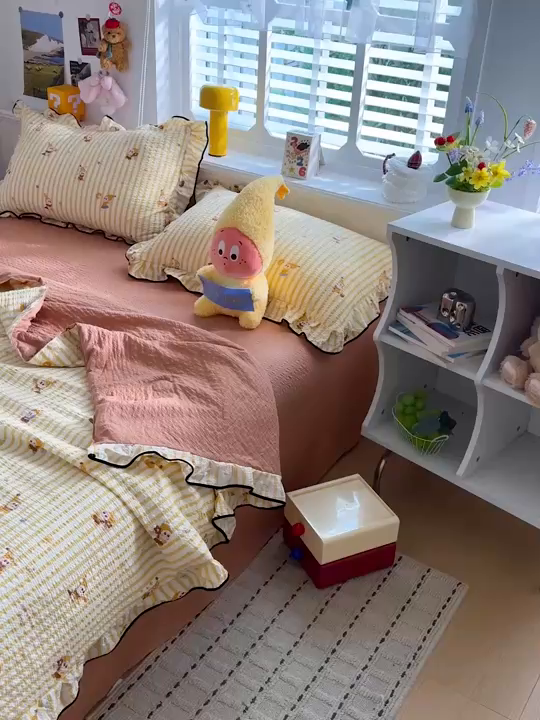 91家纺网 家纺一手货源 找家纺 水墨江南 2026新款泡芙纱花边夏被四件套 hello星仔