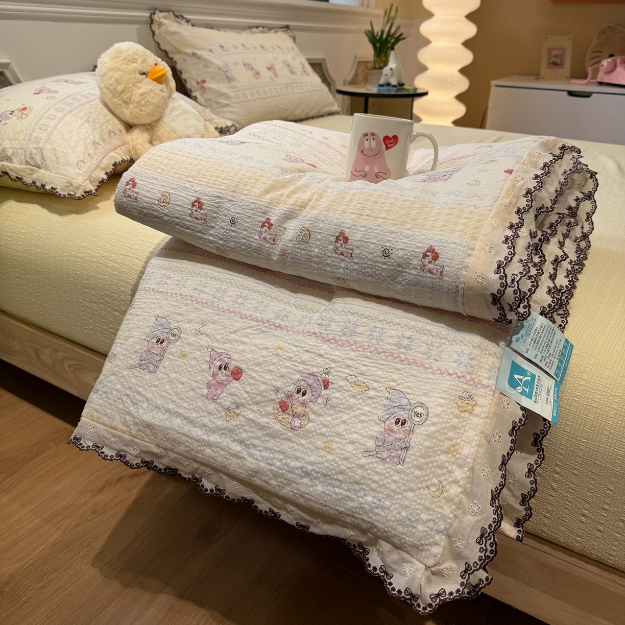 91家纺网 家纺一手货源 找家纺 水墨江南 2026新款泡芙纱全棉花边夏被四件套 花边夏被-黄色星仔