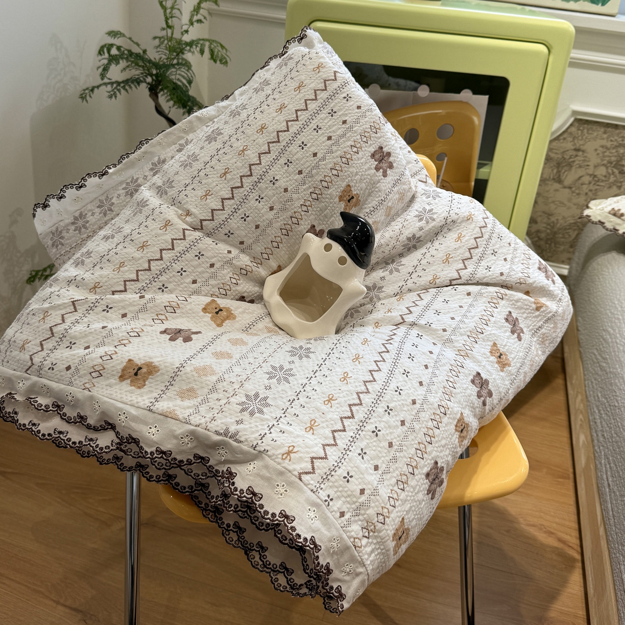 91家纺网 家纺一手货源 找家纺 水墨江南 2026新款泡芙纱全棉花边夏被四件套 花边夏被-咖啡小熊