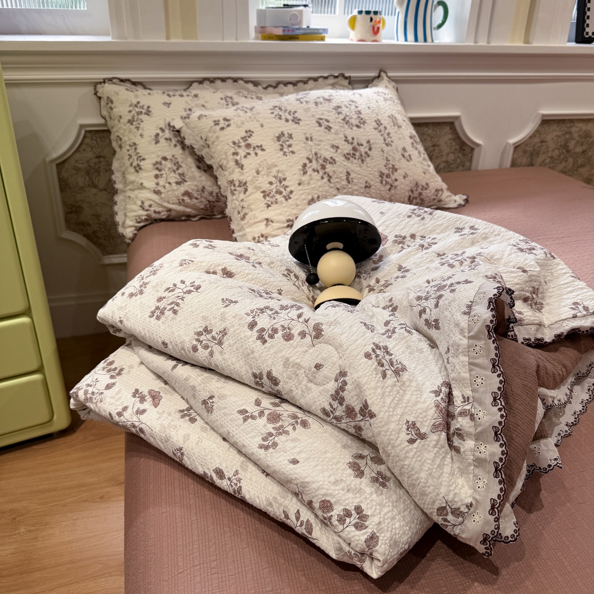 91家纺网 家纺一手货源 找家纺 水墨江南 2026新款泡芙纱全棉花边夏被四件套 花边夏被-慕秋