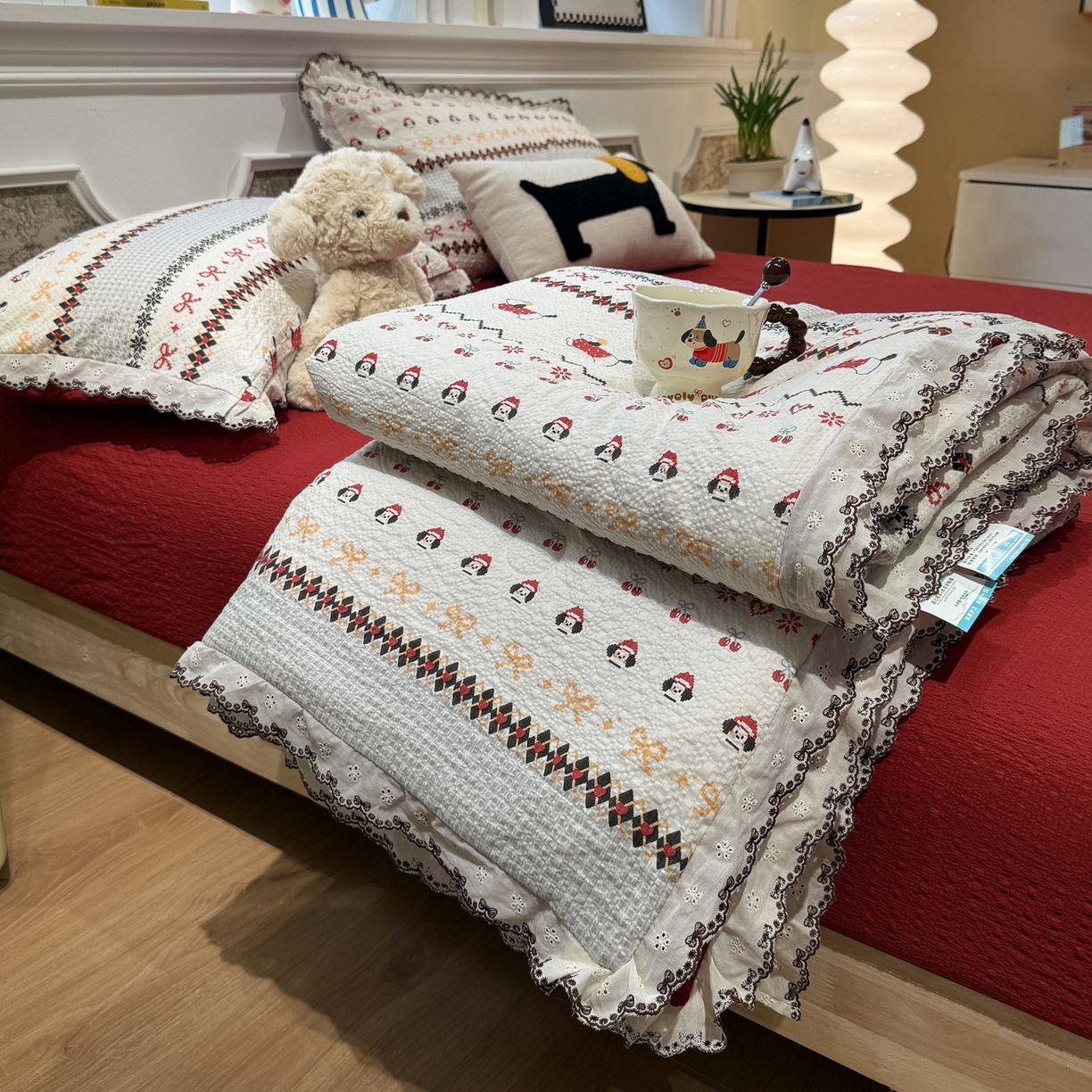 91家纺网 家纺一手货源 找家纺 水墨江南 2026新款泡芙纱全棉花边夏被四件套 花边夏被-小狗日记