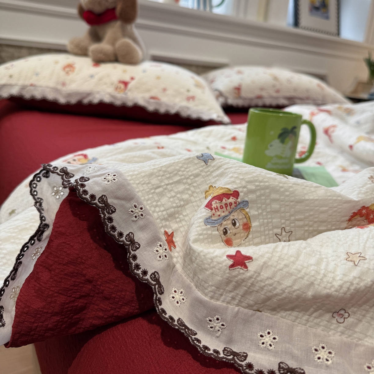 91家纺网 家纺一手货源 找家纺 水墨江南 2026新款泡芙纱全棉花边夏被四件套 花边夏被-红色星仔