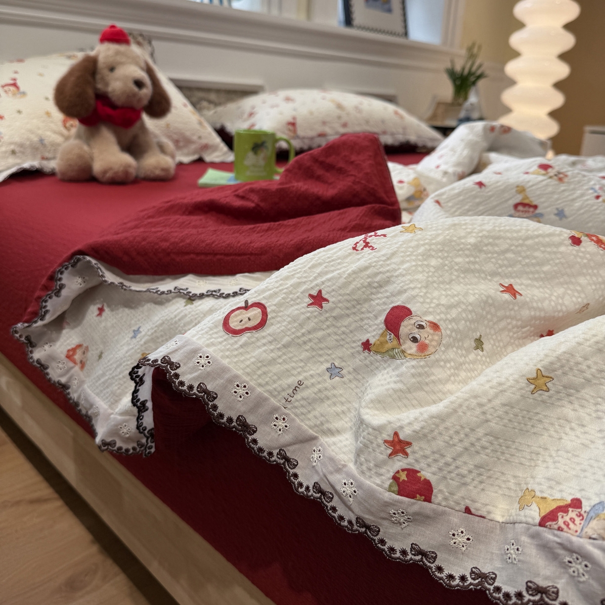 91家纺网 家纺一手货源 找家纺 水墨江南 2026新款泡芙纱全棉花边夏被四件套 花边夏被-红色星仔