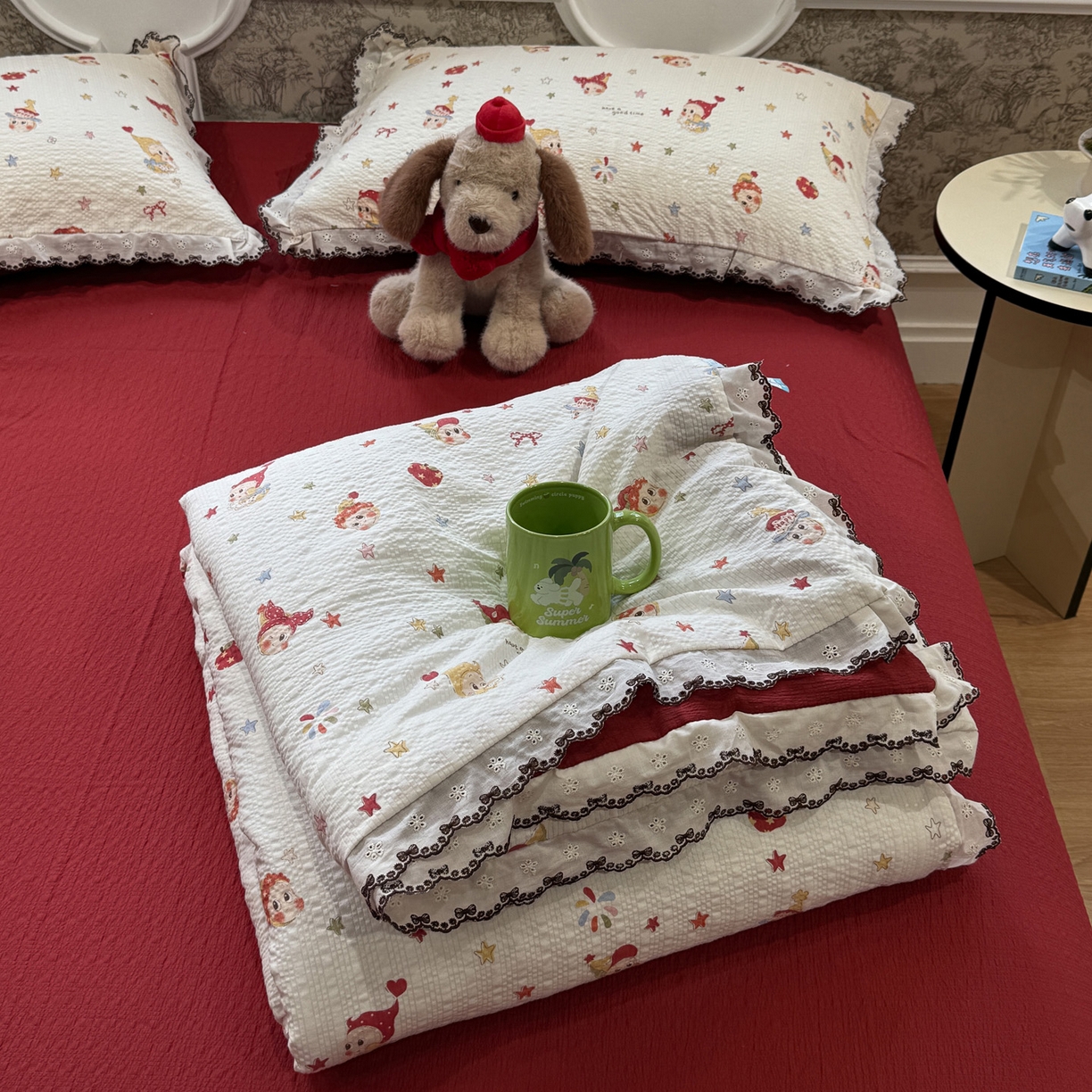 91家纺网 家纺一手货源 找家纺 水墨江南 2026新款泡芙纱全棉花边夏被四件套 花边夏被-红色星仔