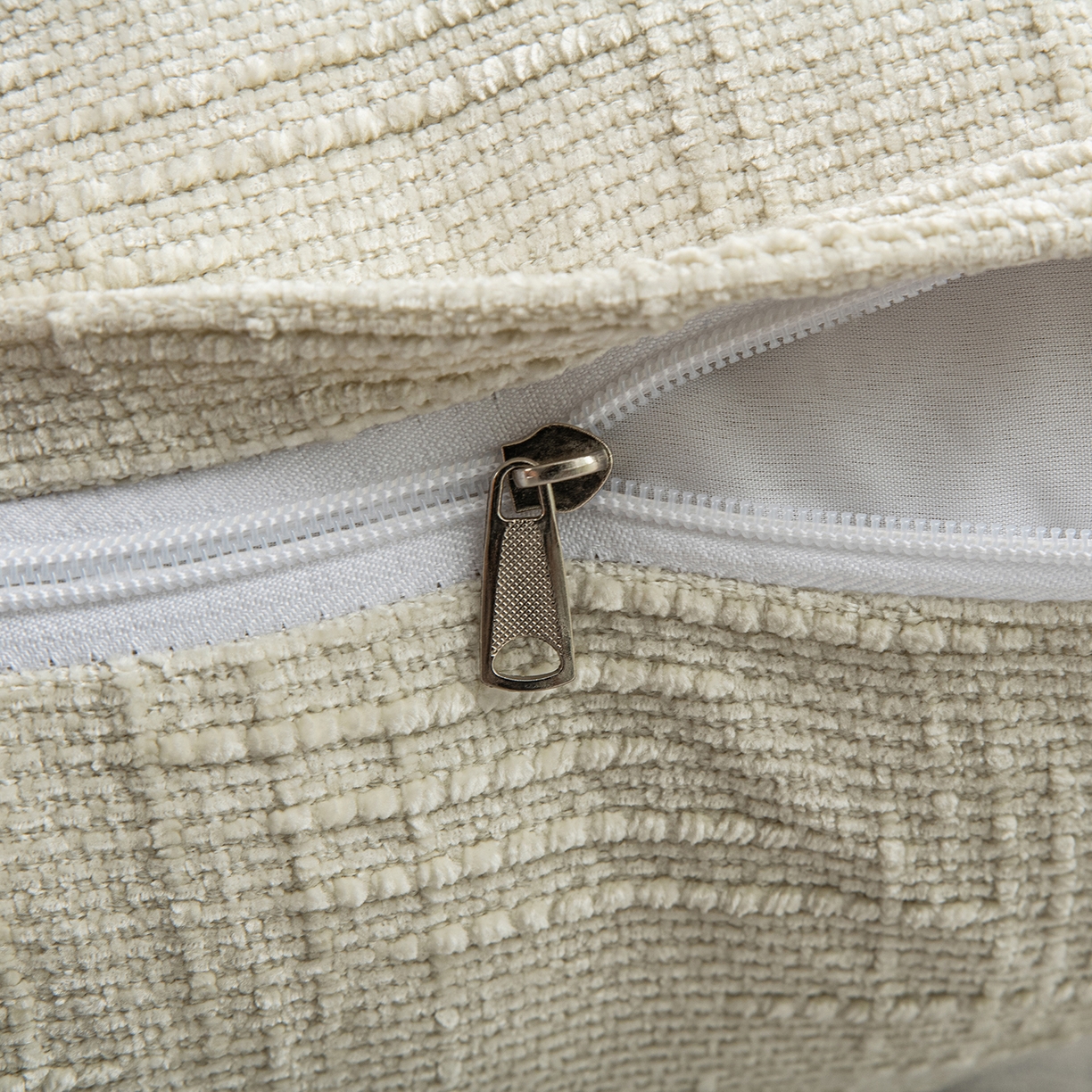 91家纺网 家纺一手货源 找家纺 美达人 2026新款肌理麻靠背 肌理-纽扣-花卉白