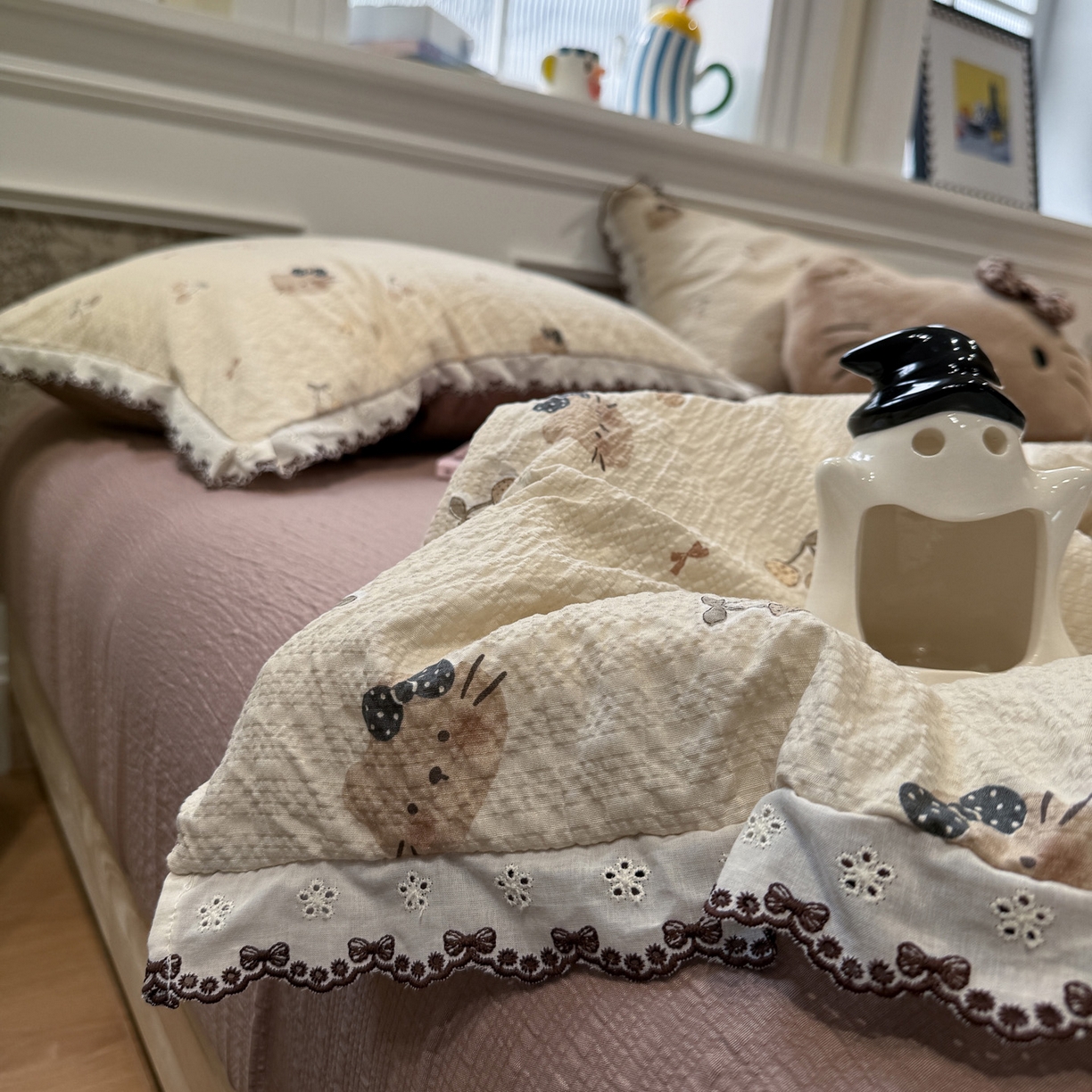 91家纺网 家纺一手货源 找家纺 水墨江南 2026新款泡芙纱全棉花边夏被四件套 花边夏被-啵啵猫