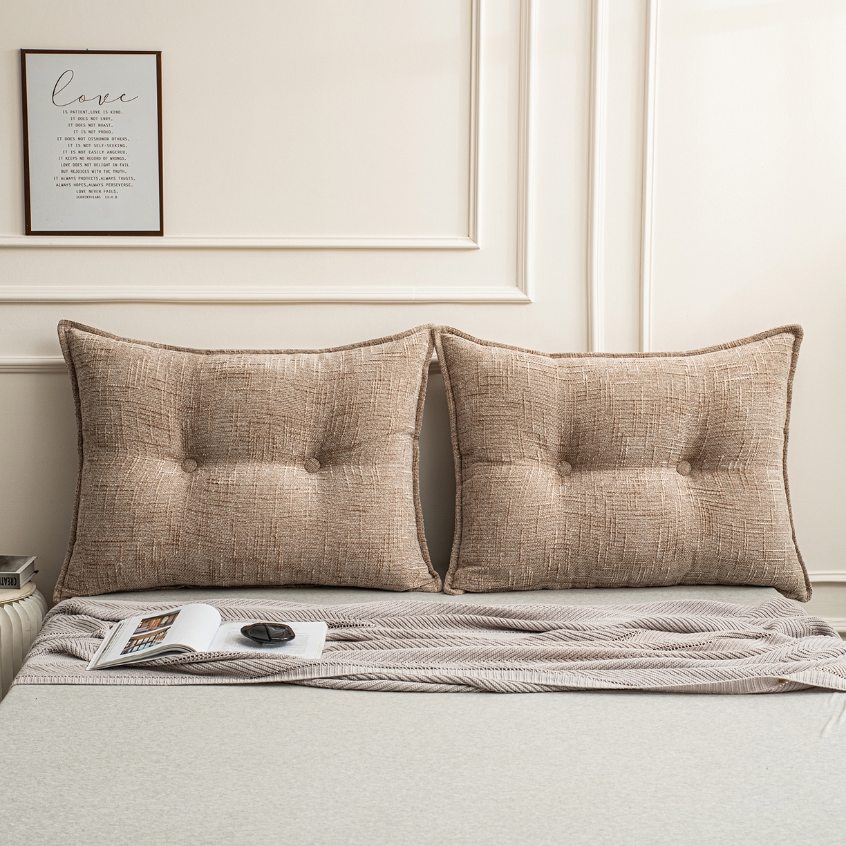 91家纺网 家纺一手货源 找家纺 美达人 2026新款肌理麻靠背 肌理-纽扣-沙棕色