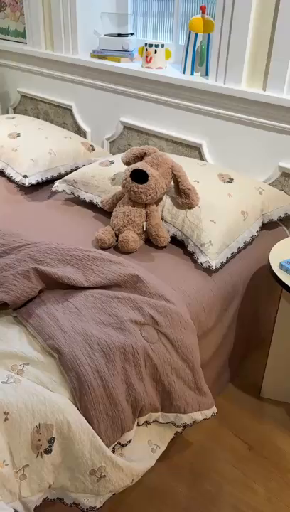 91家纺网 家纺一手货源 找家纺 水墨江南 2026新款泡芙纱全棉花边夏被四件套 花边夏被-啵啵猫