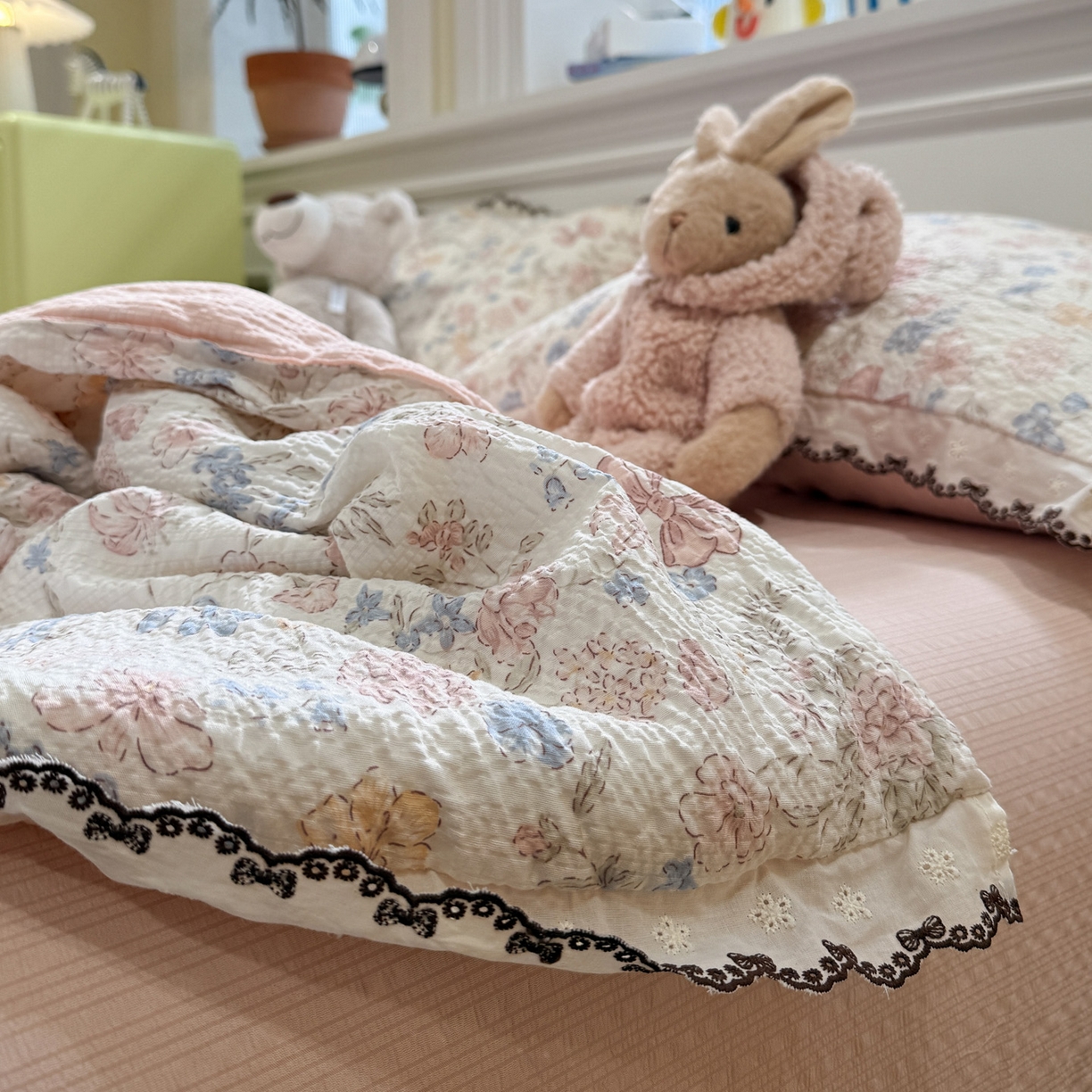 91家纺网 家纺一手货源 找家纺 水墨江南 2026新款泡芙纱全棉花边夏被四件套 花边夏被-粉黛佳人