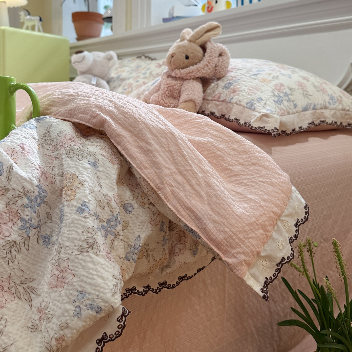 91家纺网 家纺一手货源 找家纺 水墨江南 2026新款泡芙纱全棉花边夏被四件套 花边夏被-粉黛佳人