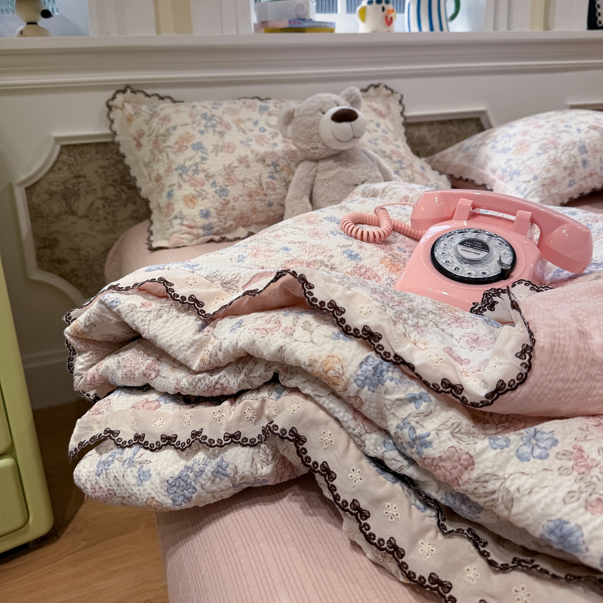 91家纺网 家纺一手货源 找家纺 水墨江南 2026新款泡芙纱全棉花边夏被四件套 花边夏被-粉黛佳人