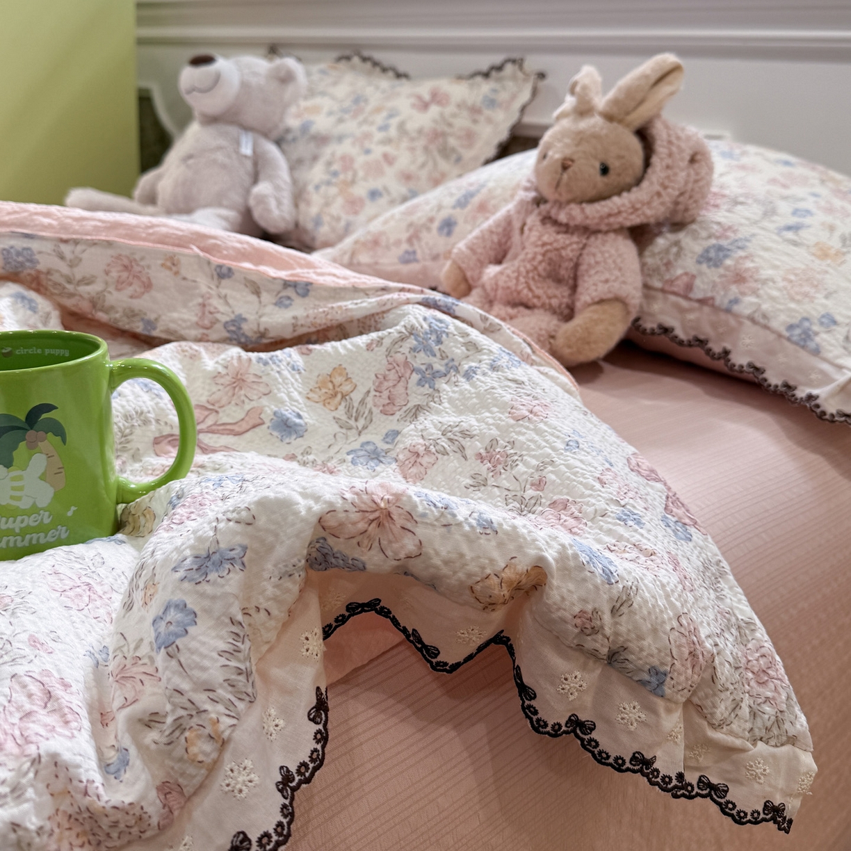 91家纺网 家纺一手货源 找家纺 水墨江南 2026新款泡芙纱全棉花边夏被四件套 花边夏被-粉黛佳人