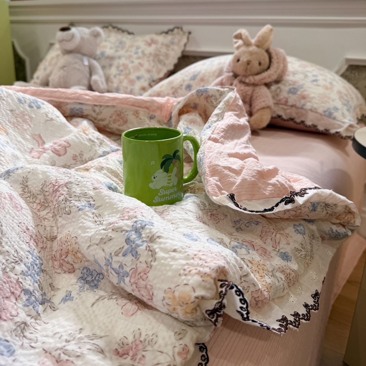 91家纺网 家纺一手货源 找家纺 水墨江南 2026新款泡芙纱全棉花边夏被四件套 花边夏被-粉黛佳人