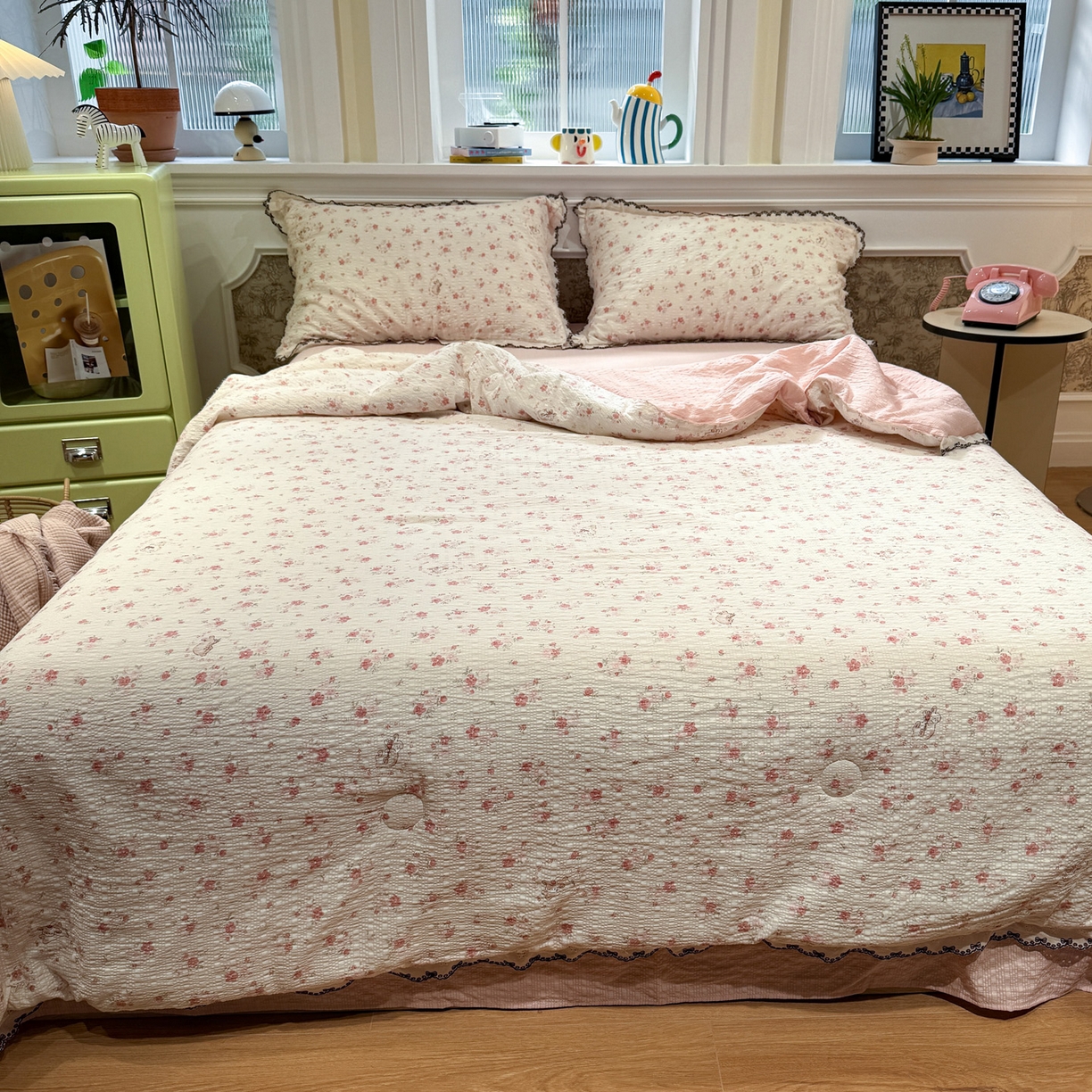 91家纺网 家纺一手货源 找家纺 水墨江南 2026新款泡芙纱全棉花边夏被四件套 花边夏被-粉黛小兔